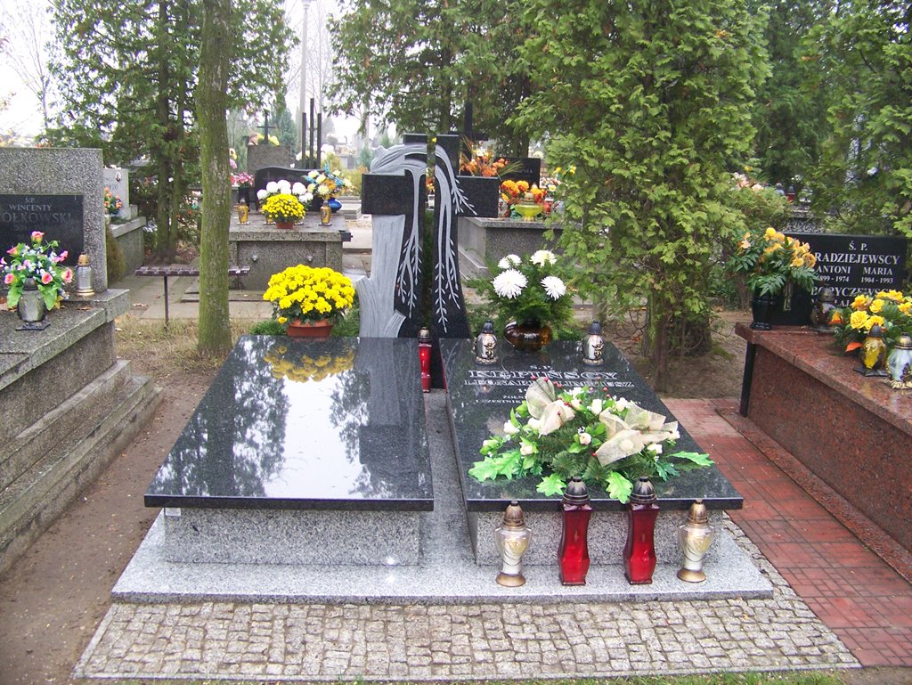 Nagrobek podwójny — realizacja 02, wykonanie Granimat