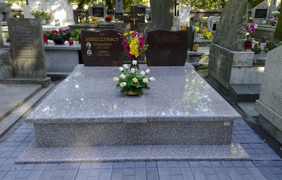 Nagrobek podwójny — realizacja 09
