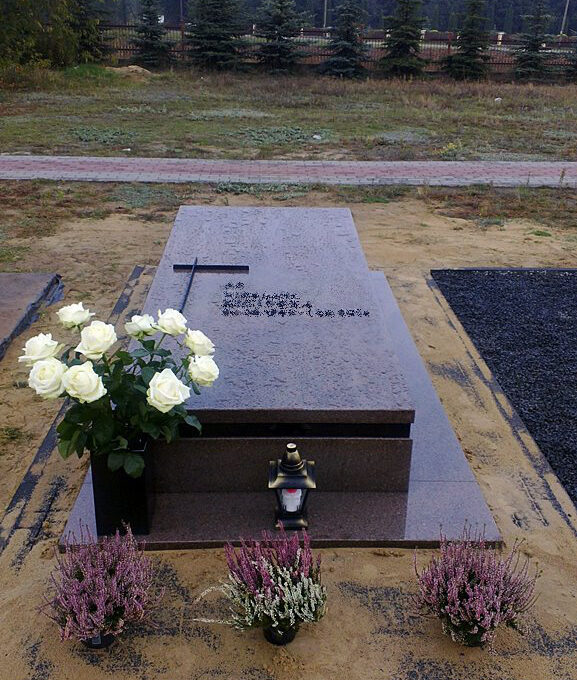Nagrobek pojedynczy — realizacja 17, wykonanie Granimat